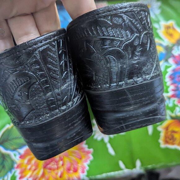 Scandi Girl Dansko Tooled Black Clogs Shoe Professional Boho Nurse Slip On - Picture 4 of 9